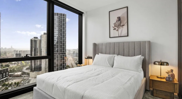 Modern 2BR Southbank Views + Pool Gym Near Casino, Забронировать Апартаменты/квартира Мельбурн Melbourne Region, рядом с Manchester Unity Building