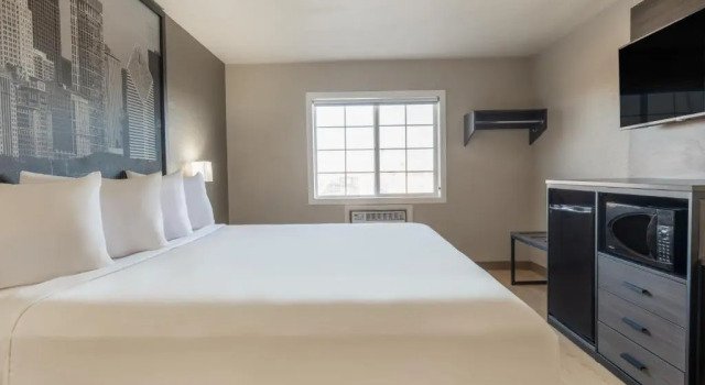Suite Super 8 by Wyndham Clinton