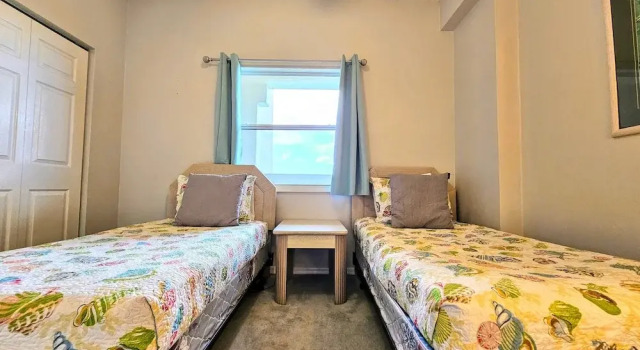 Breathtaking 5th Floor Ocean Views. Corner Unit Wraparound Balcony! 3 Pools