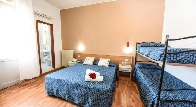 Четырёхместный номер Standard Hotel Miramare
