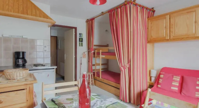 Appartement Esquièze-Sère, 1 pièce, 4 personnes - FR-1-402-81, Rezerwuj Apartament Esquieze-Sere Langwedocja-Roussillon