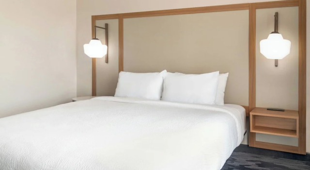 Fairfield Inn & Suites Kansas City at The Legends, Забронировать Отель Отели Канзас-Сити с завтраком, рядом с Аквапарк Schlitterbahn в Канзас-Сити, Завтраки
