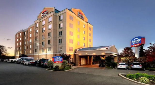 Кровать в общем номере Fairfield Inn & Suites Woodbridge