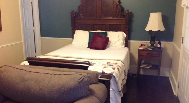 The Captain's Castle, Book Hotel Jefferson Texas