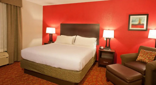 Номер Standard Holiday Inn Guin by IHG