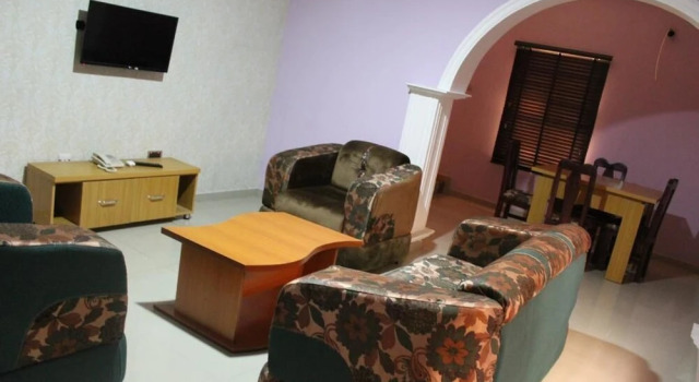 Ayoluyem Hotel, Prenota Hotel Hotel a Obio-Akp con parcheggio, Parcheggio