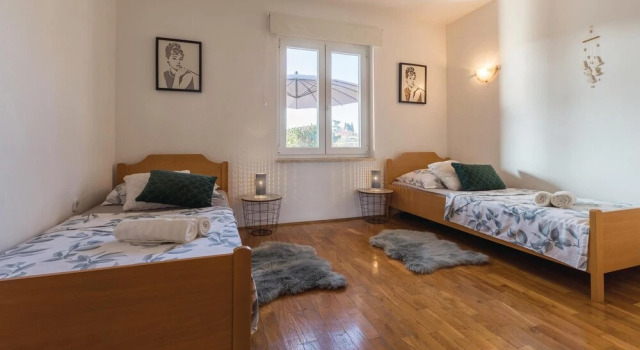 Beautiful Home in Savudrija With Wifi and 3 Bedrooms, Book Hotel Hoteller i Laura med parkering, Parkering