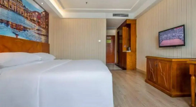 Vienna Hotel Guangdong Huizhou Maidi South Road, Забронировать Отель Отели Хойчжоу 3 звезды, рядом с Huizhou Bus Terminal, 3*