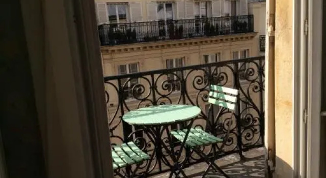 BED and BREAKFAST PARIS QUARTIER CHAMPS-ÉLYSÉES, Забронировать Отель Отели Парижа с парковкой, рядом с Свято-Троицкий собор и Русский православный духовно-культурный центр, Парковка