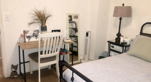 Becky & Marvels 420 Stay (Private Room), Prenota Affittacamere Gladstone 