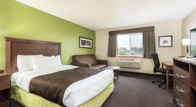Двухместный номер Deluxe AmericInn by Wyndham Little Falls
