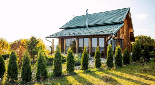 Бунгало с балконом и с видом на воду Country house Domik v derevne