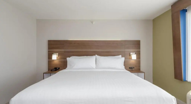 Люкс с красивым видом из окна Holiday Inn Express & Suites - South Bend - Notre Dame Univ
