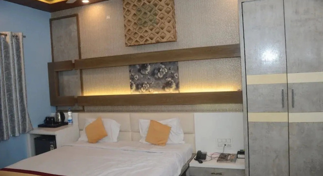 Hotel Raj Palace, Забронировать Отель Отели Шивпури 3 звезды, 3*