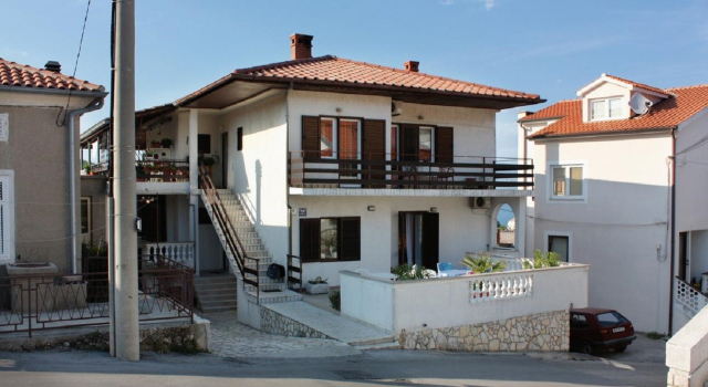 Room Luka - with parking; R1 Vrbnik, Island Krk, Prenota Appartamento Vrbnik 