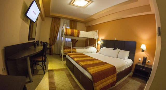 Трёхместный номер Standard с балконом Perinthos Hotel