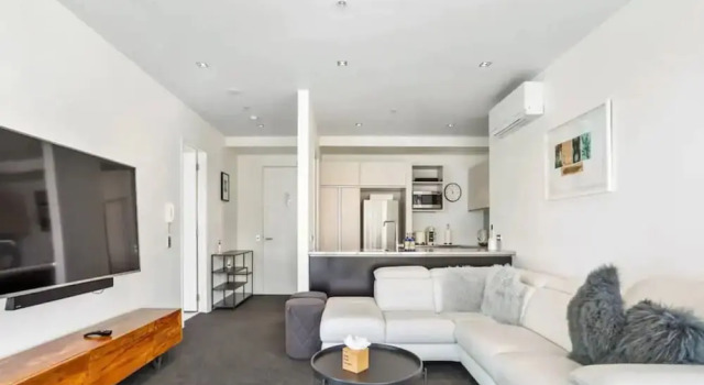 Stunning 2BR + Viaduct Views+Parking Zodiak Stays, Забронировать Дом для отпуска Виллы Окленда, Вилла