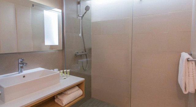 Balkonlu Süper çift kişilik oda Courtyard by Marriott Montpellier