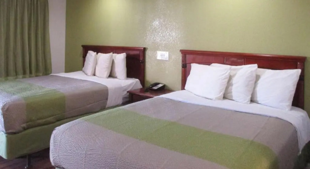 Четырёхместный номер Deluxe Motel 6-Fresno, CA