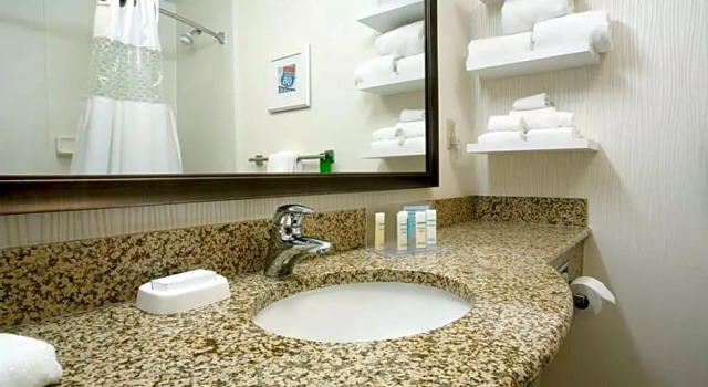 Номер Standard Wingate by Wyndham St Louis Airport