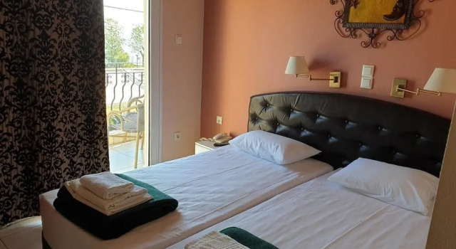 Plaza Hotel, Book Hotel Hanioti 