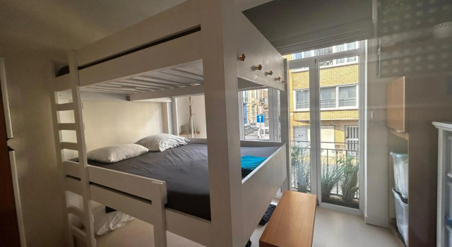 family stay Ostend 300m from beach free public Parking, Забронировать Отель Остенде Бельгийское побережье, рядом с Wapenplein Square
