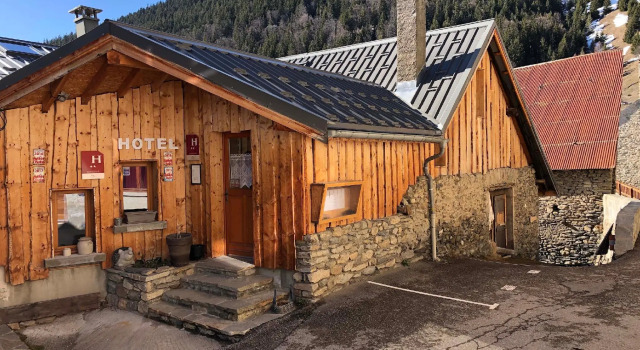 Auberge De La Forêt - Hôtel, Забронировать Хостел Ори Oisans, рядом с Горнолыжный курорт Орис-ан-Уазан