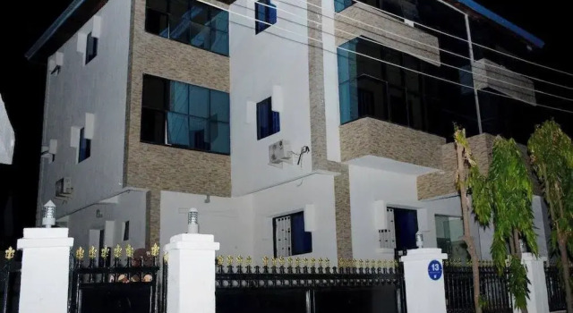 H.N.O Shortlet Apartment, Rezerwuj Apartament Hotele w Lagos z parkingiem, Parking