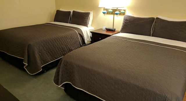 Четырёхместный семейный номер Standard Lakeview Motel
