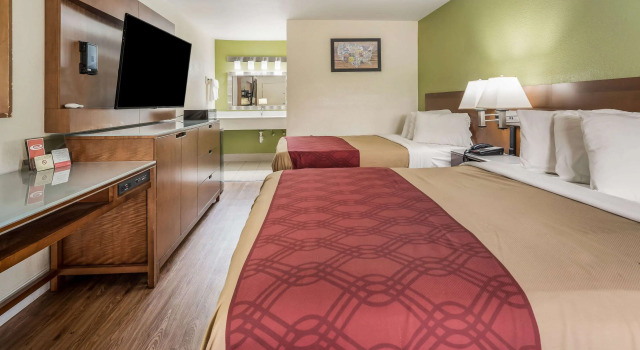 Четырёхместный номер Standard Econo Lodge Atlanta Airport East