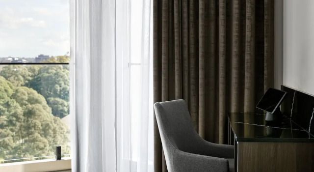Четырёхместный номер Standard с балконом Crowne Plaza Sydney Burwood by IHG