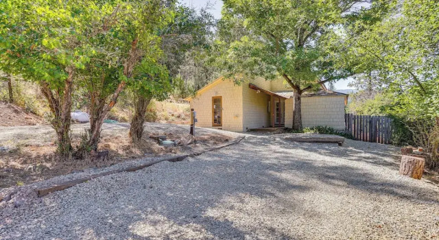Коттедж Updated Cabin in Lewiston Historical District!