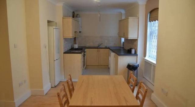3 Bedroom Bayswater Flat