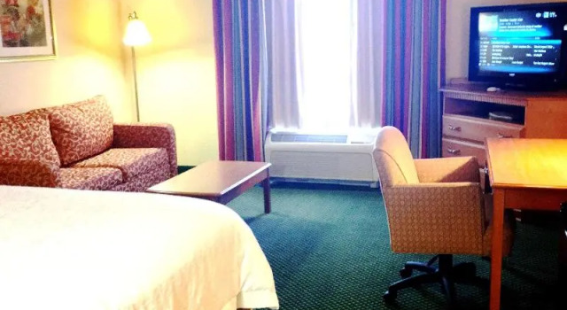 Студия Hampton Inn Hays-North of I-70