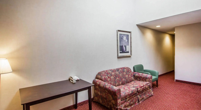 Rodeway Inn & Suites, Rezervasyon Otel Torrington Connecticut