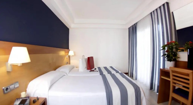 Двухместный номер с балконом Hotel Els Pins
