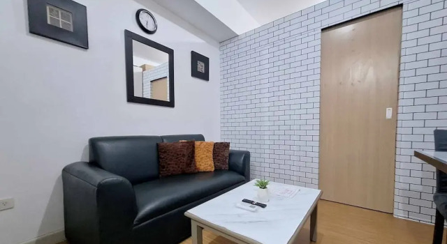 Homey 1BR With Balcony City View in Grace Res, Забронировать Отель Тагиг 