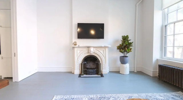 E10-2 Designer East Village Townhouse 1BR W D