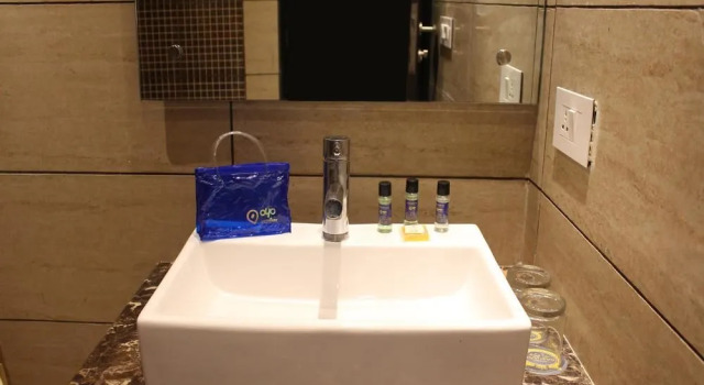 OYO Rooms Garh Road Meerut, Забронировать Отель Отели Мератх с парковкой, Парковка