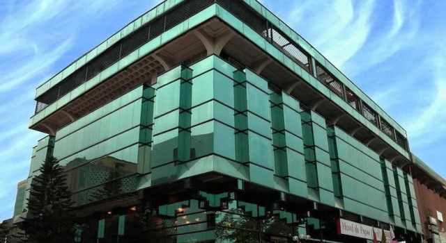 Hotel de Papae Intl