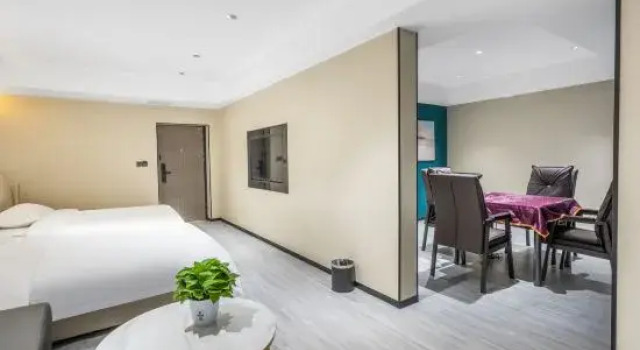 Люкс Comfort Maiyami Residence Hotel (Nanhua University Rongguan Le Street)