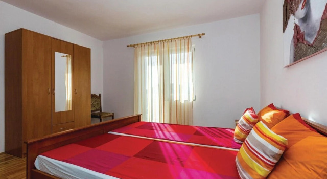 Cozy Home In Novi Vinodolski, Забронировать Отель Отели Приморско-Горанской жупания с парковкой, Парковка