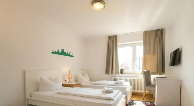 Günstig Schlafen 24, Varaa Hotelli Hotellit Baijeri pysäköinnillä, Pysäköinti