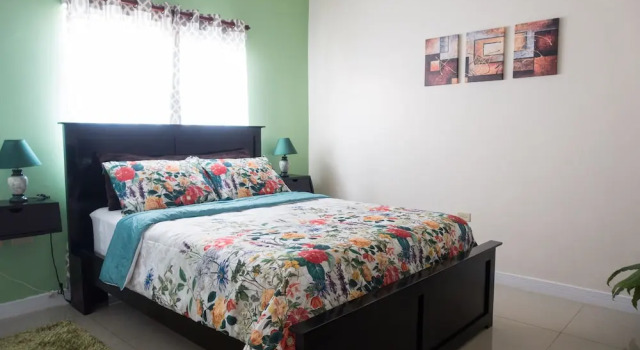 The Country Club Villa I, Reserva ahora Villa Hoteles de 3 estrellas en Portmore, 3*