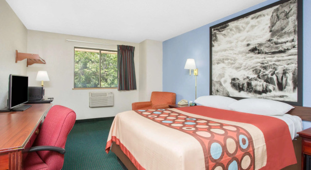 Super 8 by Wyndham Warner Robins