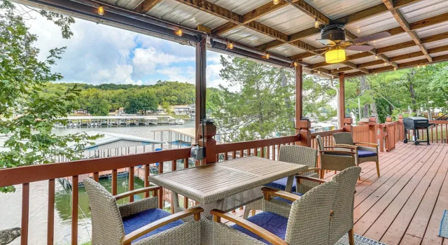 Коттедж Central Waterfront Home w/ Dock in Lake Ozark!