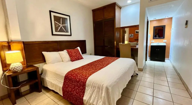Полулюкс Hotel Los Caracoles