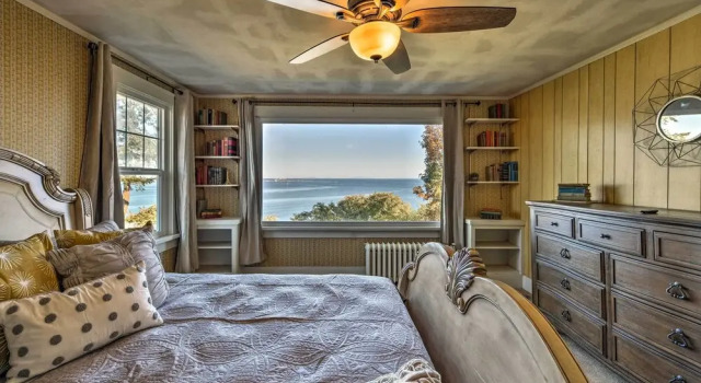 Waterfront Port Angeles Home w/ Harbor Views, Забронировать Отель Порт-Анджелес Hurricane Ridge, рядом с Музей Carnegie