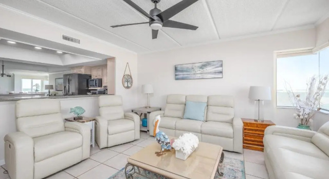 Windjammer 316, 3 Bedrooms, Sleeps 8, Ocean Front, 3rd Floor, Elevator, Rezerwuj Hotel Hotele w Saint Augustine Area z parkingiem, Parking