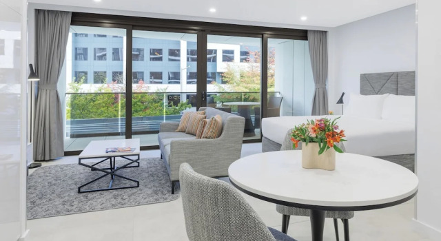 Люкс Meriton Suites Canberra